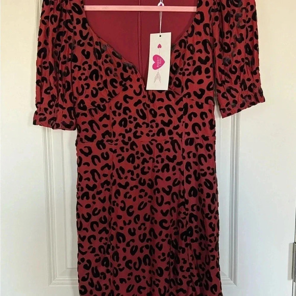 🍀 Buddy Love Velvet Cheetah Dress size x-small in burgundy NWT - Picture 3 of 8